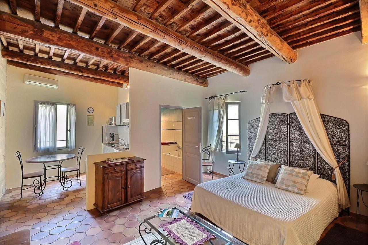 Вілла Bastide De La Treille Montaren-et-Saint-Mediers Екстер'єр фото