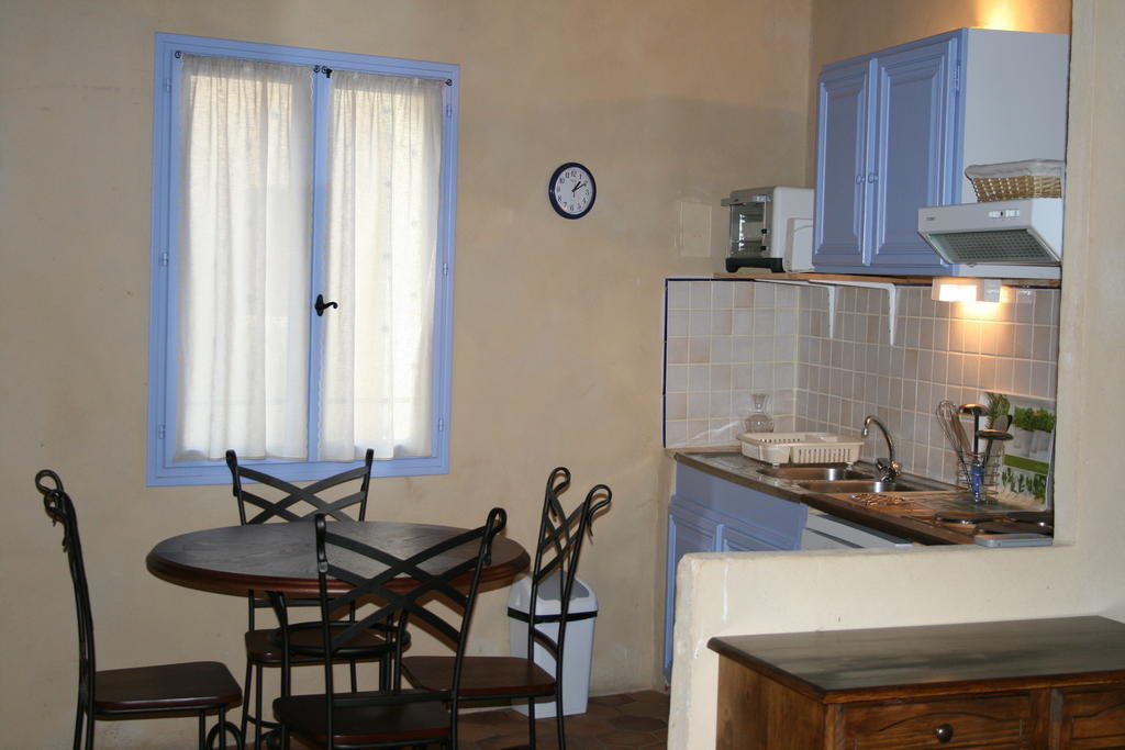 Вілла Bastide De La Treille Montaren-et-Saint-Mediers Номер фото