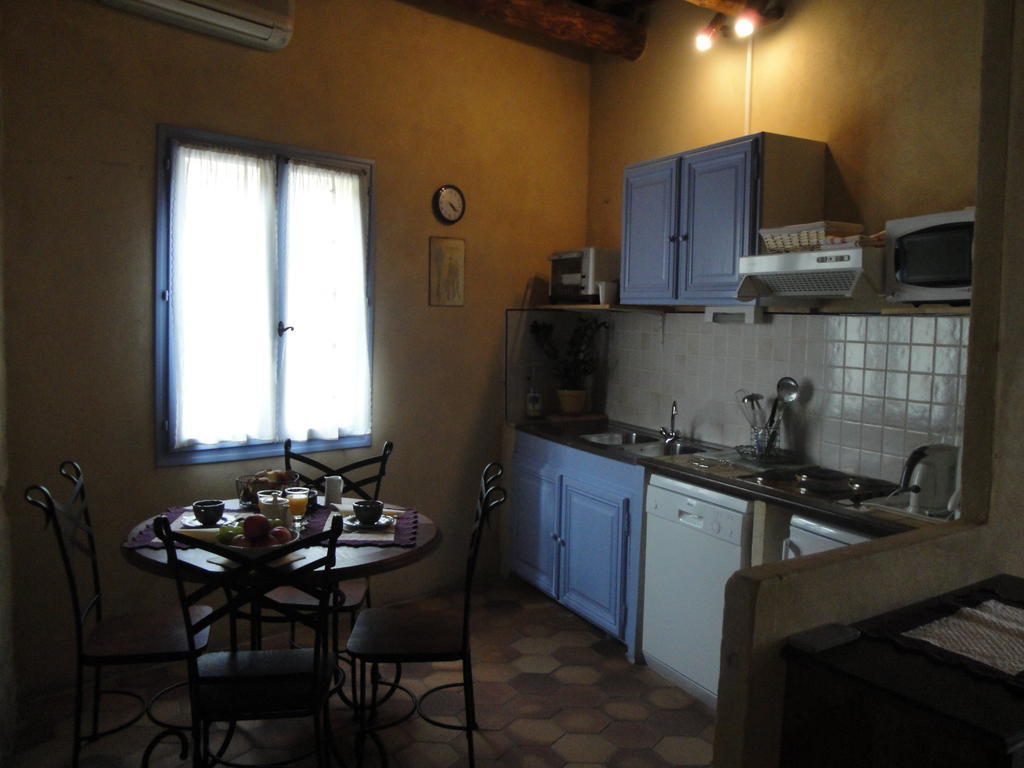 Вілла Bastide De La Treille Montaren-et-Saint-Mediers Номер фото